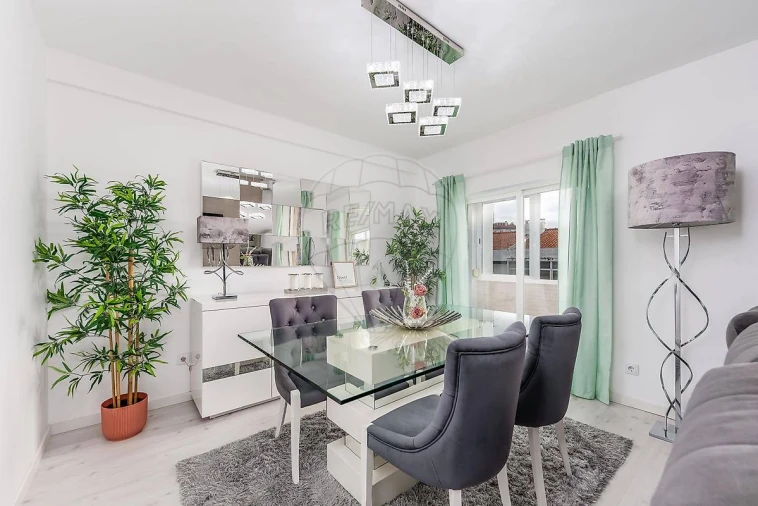 Apartamento T3 para Venda em Corroios Foto 24