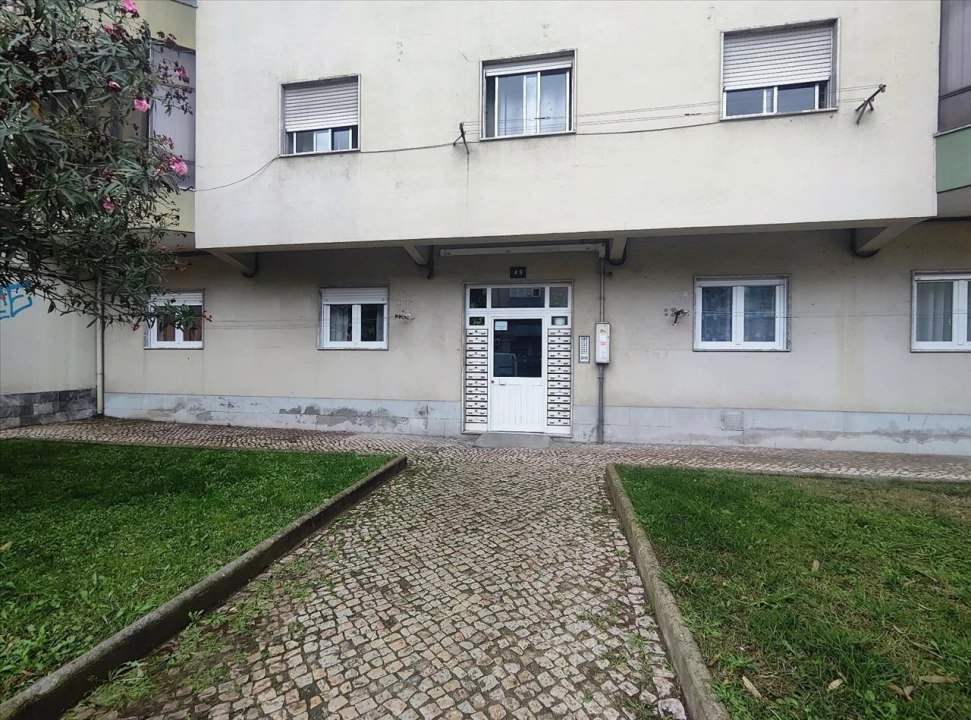 Apartamento T2 para Venda em Amora Foto 2