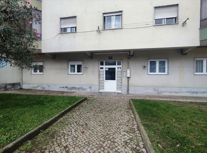 Apartamento T2 para Venda em Amora Foto 2