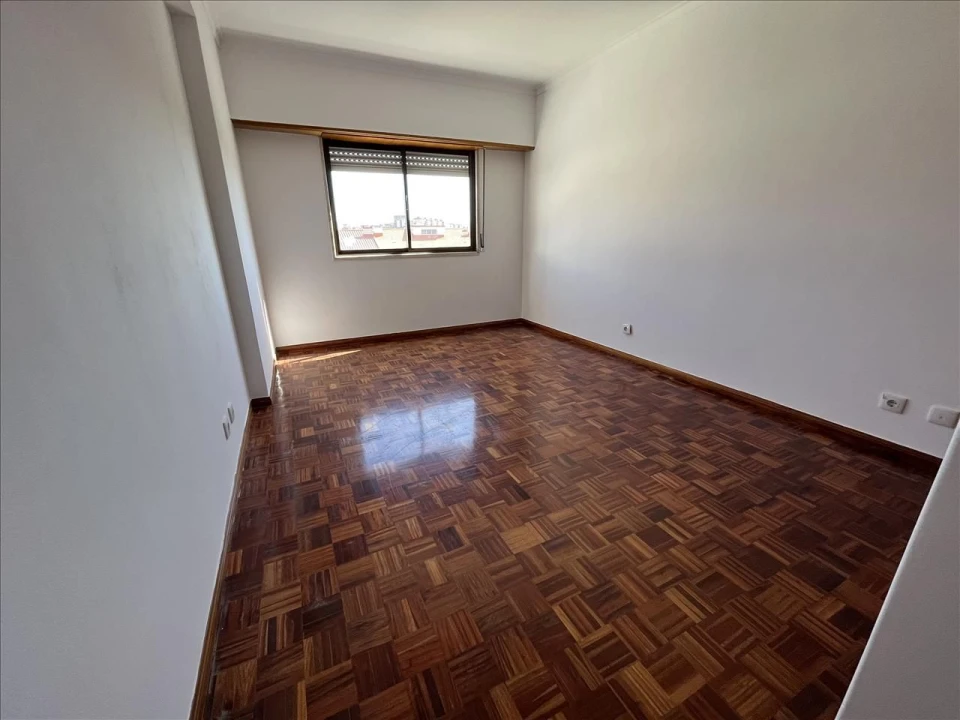 Apartamento T2 para Venda em Agualva e Mira-Sintra Foto 11