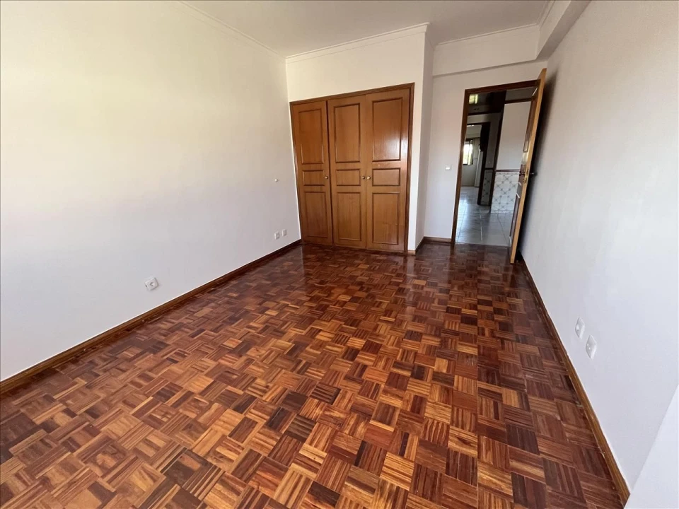 Apartamento T2 para Venda em Agualva e Mira-Sintra Foto 12
