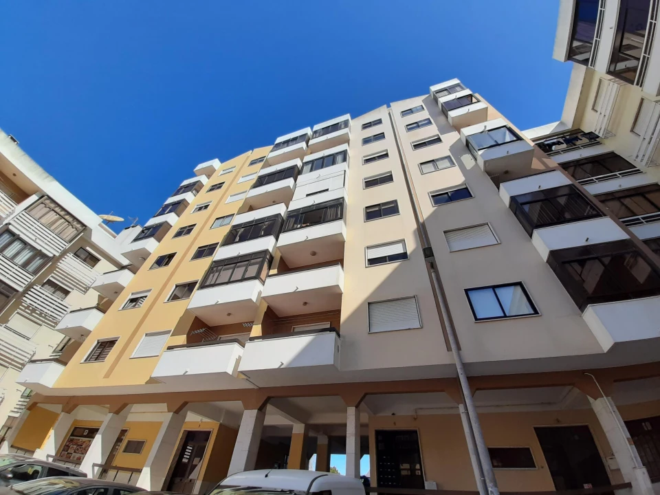 Apartamento T2 para Venda em Agualva e Mira-Sintra Foto 1
