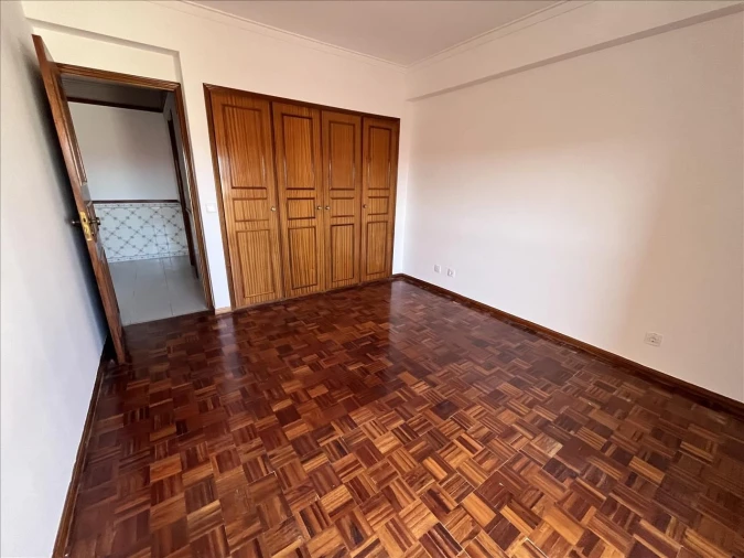 Apartamento T2 para Venda em Agualva e Mira-Sintra Foto 10