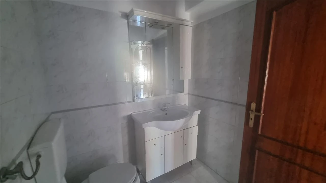 Apartamento T3 para Venda em Rio de Mouro Foto 18