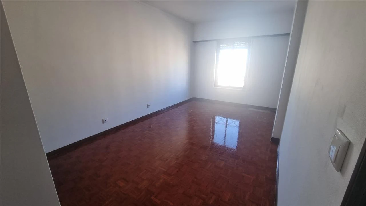 Apartamento T3 para Venda em Rio de Mouro Foto 9