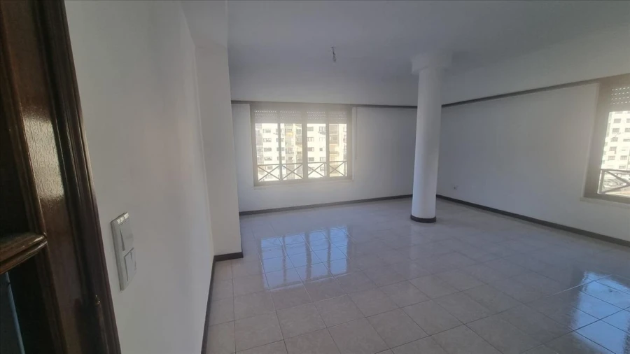 Apartamento T3 para Venda em Rio de Mouro Foto 5