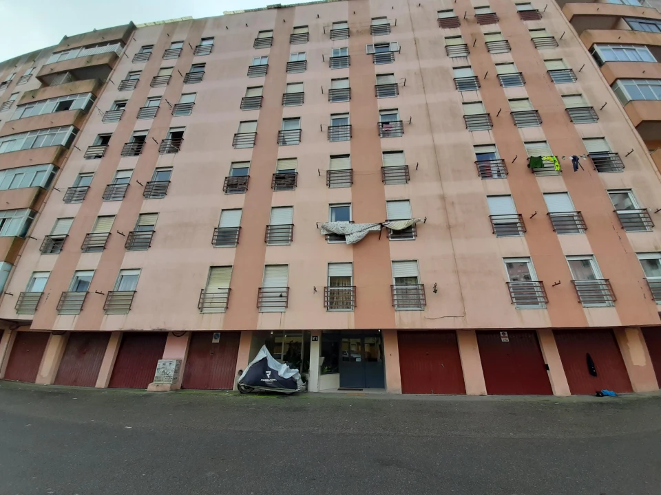 Apartamento T2 para Venda em Agualva e Mira-Sintra Foto 11