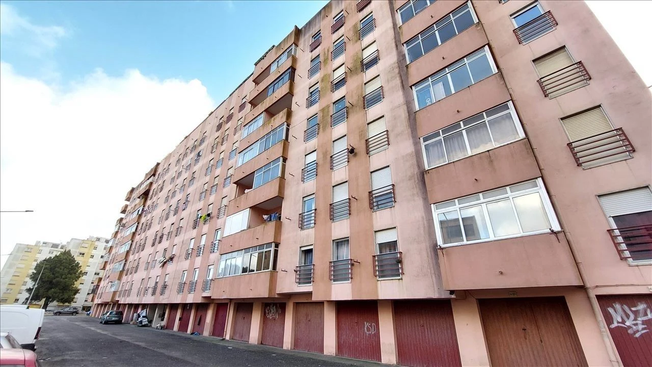 Apartamento T2 para Venda em Agualva e Mira-Sintra Foto 10