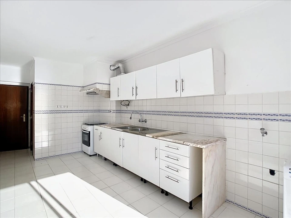 Apartamento T2 para Venda em Agualva e Mira-Sintra Foto 2