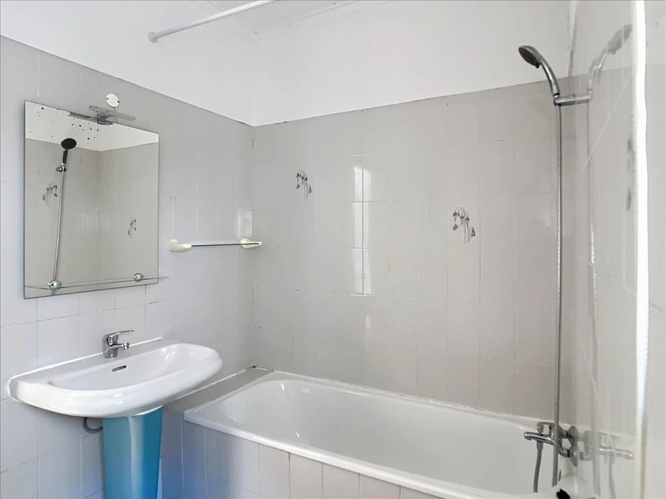 Apartamento T2 para Venda em Agualva e Mira-Sintra Foto 7