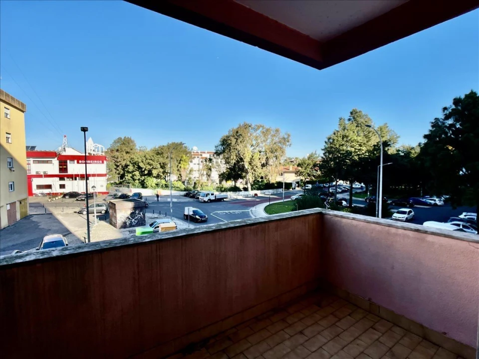 Apartamento T2 para Venda em Agualva e Mira-Sintra Foto 8