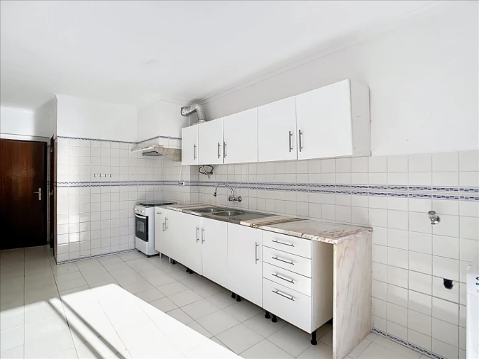 Apartamento T2 para Venda em Agualva e Mira-Sintra Foto 2