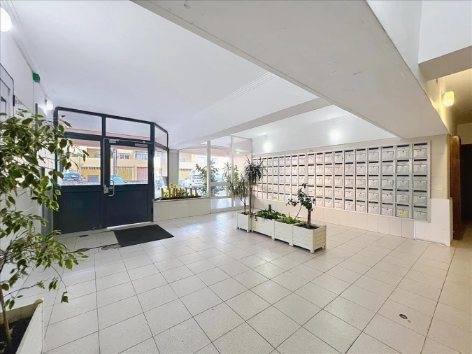 Apartamento T2 para Venda em Agualva e Mira-Sintra Foto 9