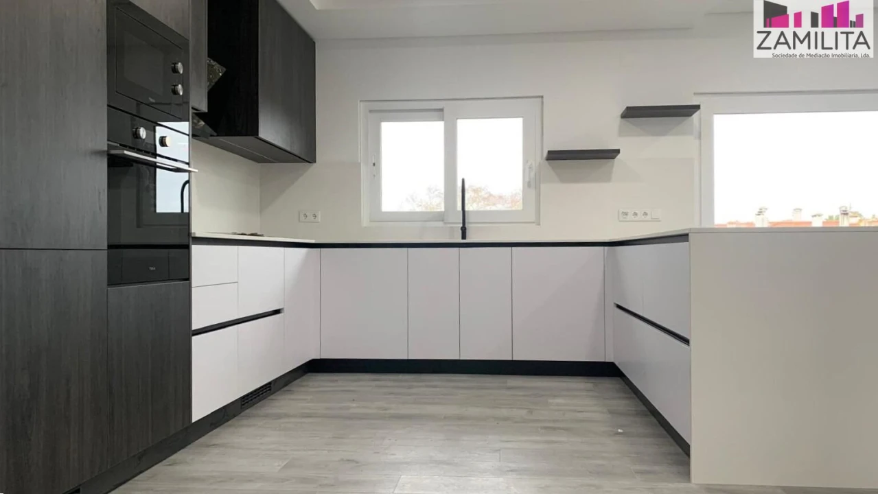 Apartamento T3 para Venda em Seixal, Arrentela e Aldeia de Paio Pires Foto 2