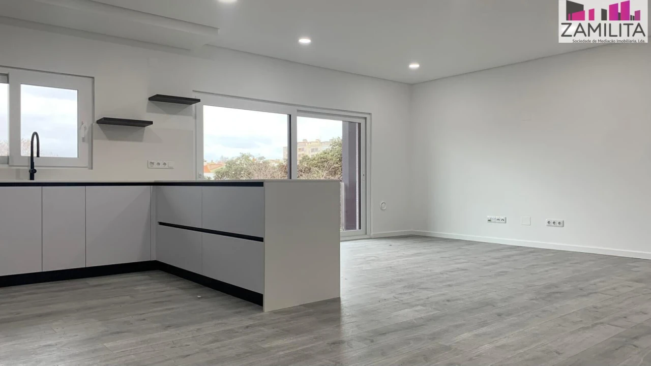 Apartamento T3 para Venda em Seixal, Arrentela e Aldeia de Paio Pires Foto 3