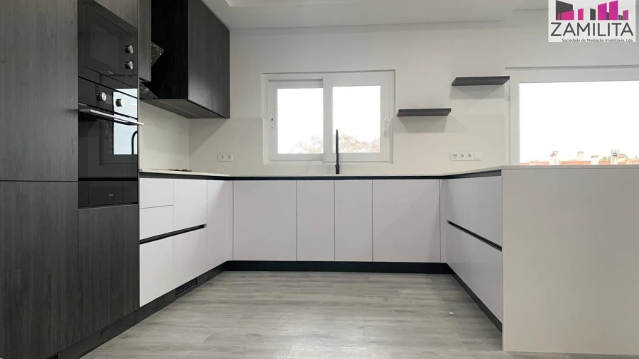 Apartamento T3 para Venda em Seixal, Arrentela e Aldeia de Paio Pires Foto 2