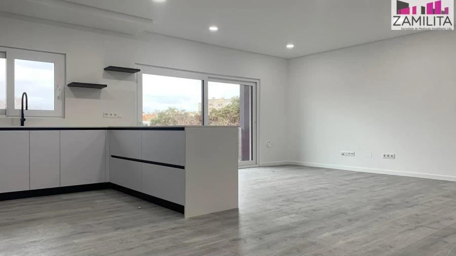 Apartamento T3 para Venda em Seixal, Arrentela e Aldeia de Paio Pires Foto 3