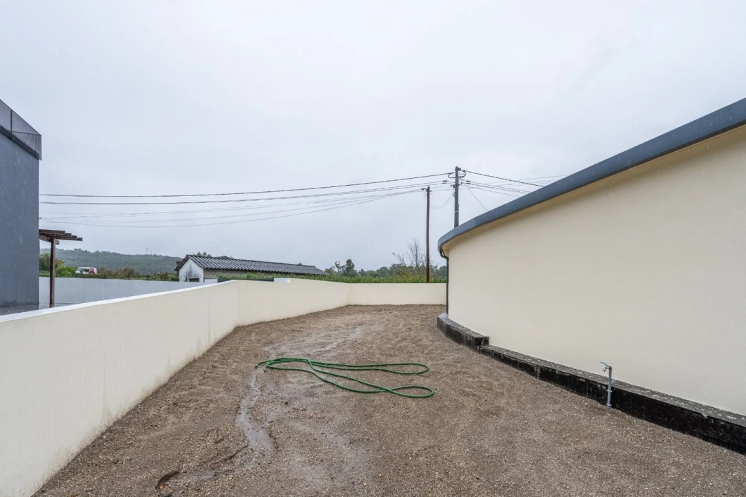 Moradia T2 para Venda em Taide Foto 13