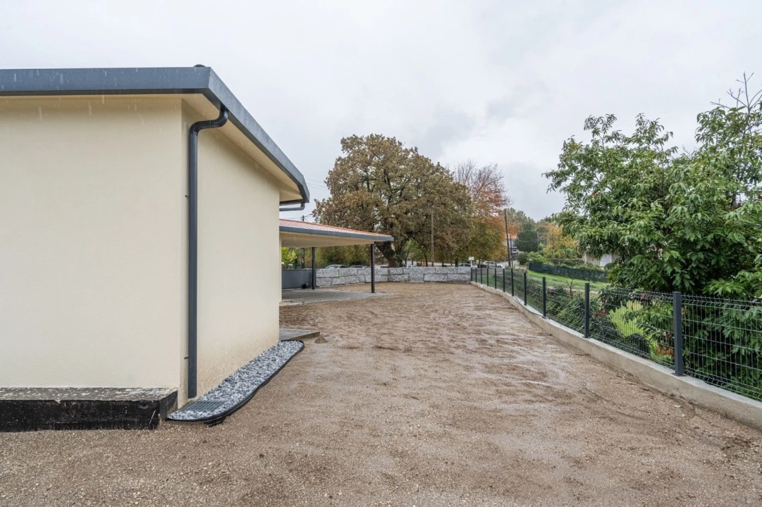 Moradia T2 para Venda em Taide Foto 15