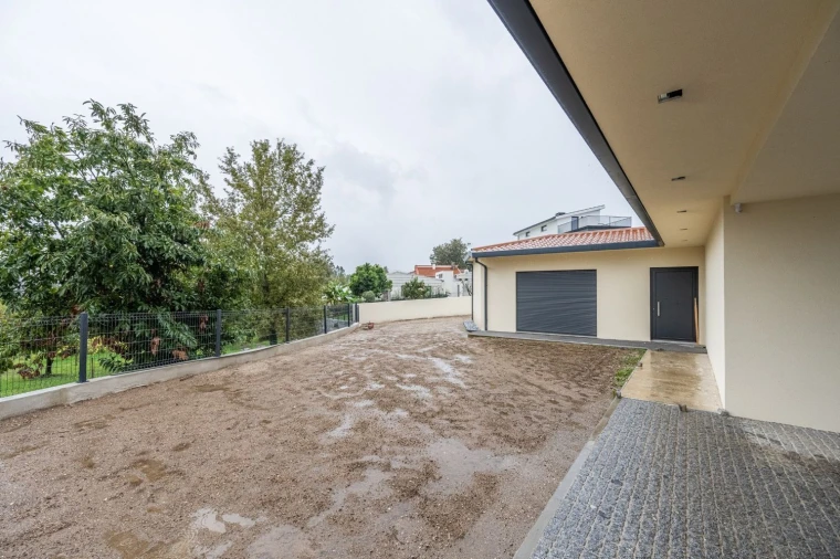 Moradia T2 para Venda em Taide Foto 23