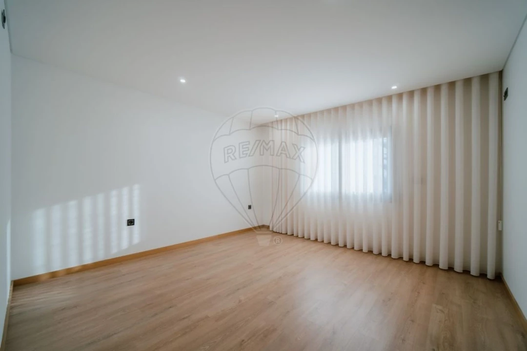 Moradia T6 para Venda em Abação e Gémeos Foto 18