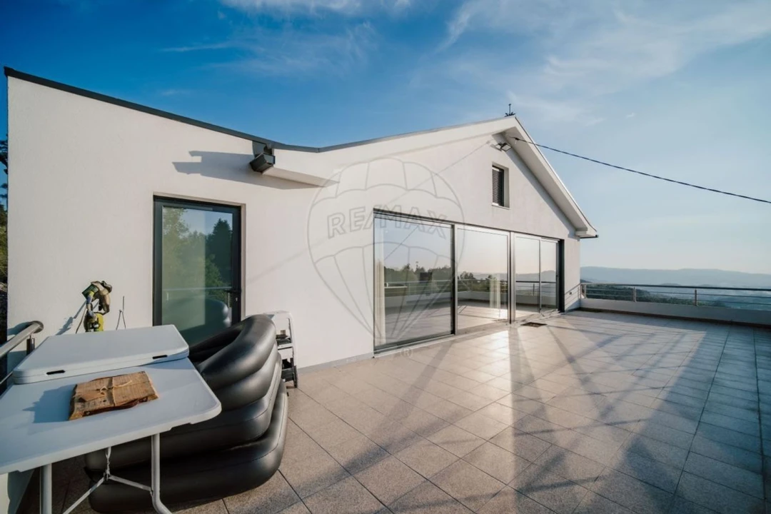 Moradia T6 para Venda em Abação e Gémeos Foto 3