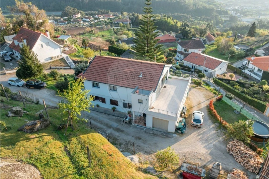 Moradia T6 para Venda em Abação e Gémeos Foto 9