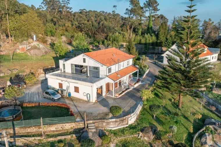 Moradia T6 para Venda em Abação e Gémeos