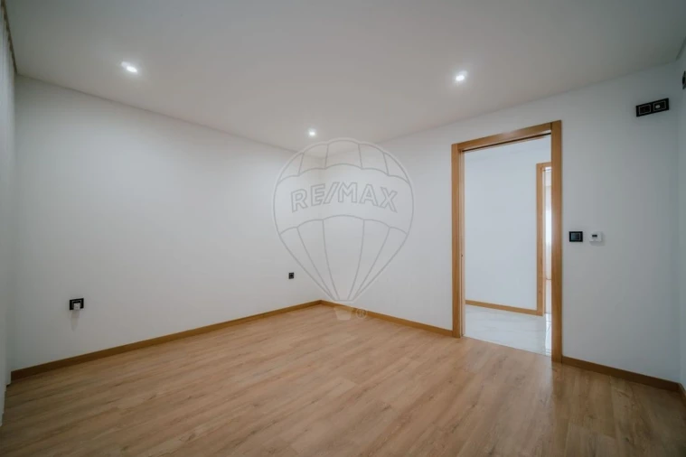 Moradia T6 para Venda em Abação e Gémeos Foto 17