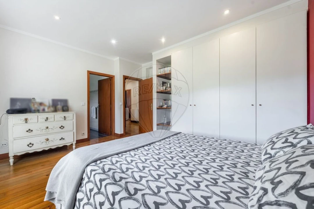 Moradia T4 para Venda em Crespos e Pousada Foto 9