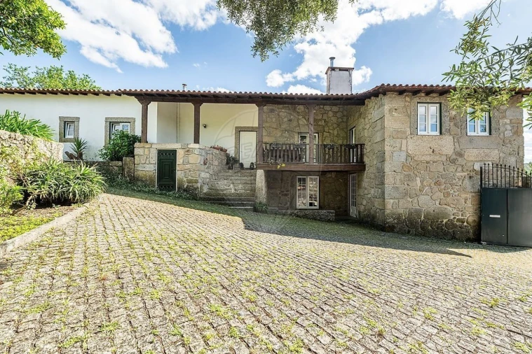 Moradia T4 para Venda em Crespos e Pousada Foto 1