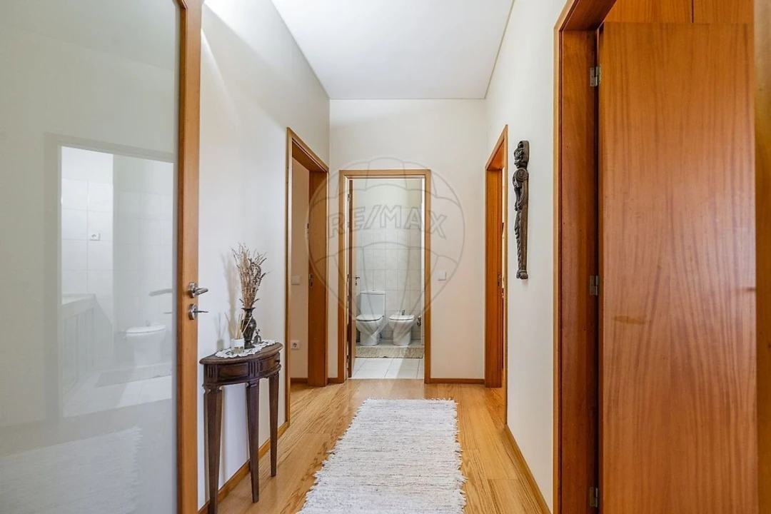 Moradia T4 para Venda em Águas Santas e Moure Foto 16