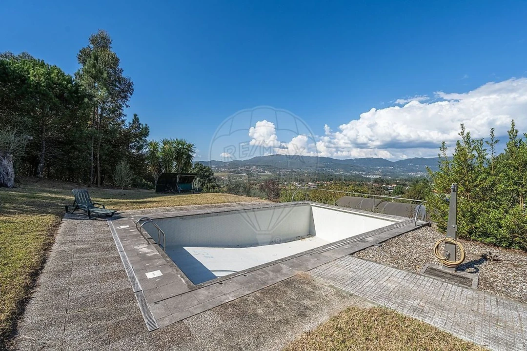 Moradia T4 para Venda em Águas Santas e Moure Foto 34