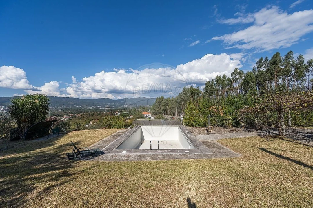 Moradia T4 para Venda em Águas Santas e Moure Foto 35