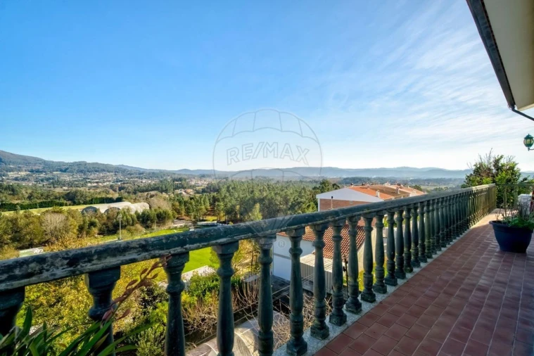 Moradia T8 para Venda em Vila Verde e Barbudo Foto 36