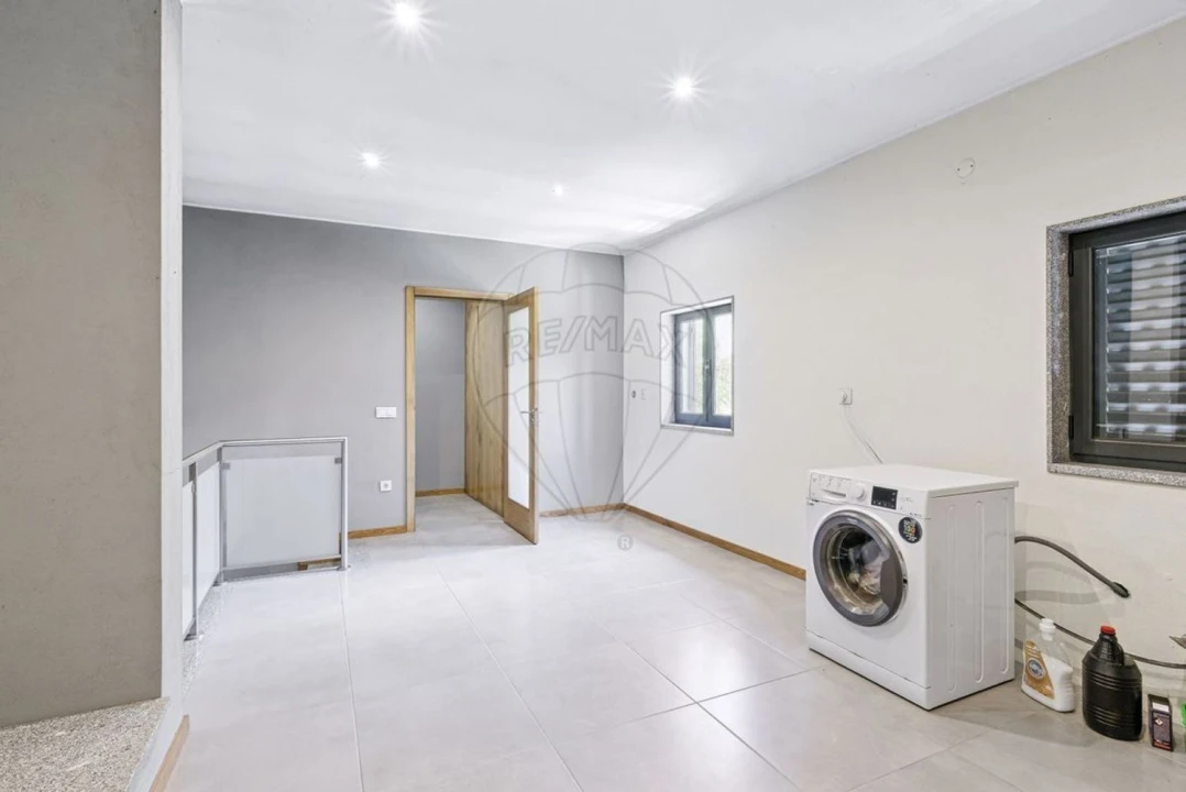 Moradia T2 para Venda em Selho (São Jorge) Foto 31