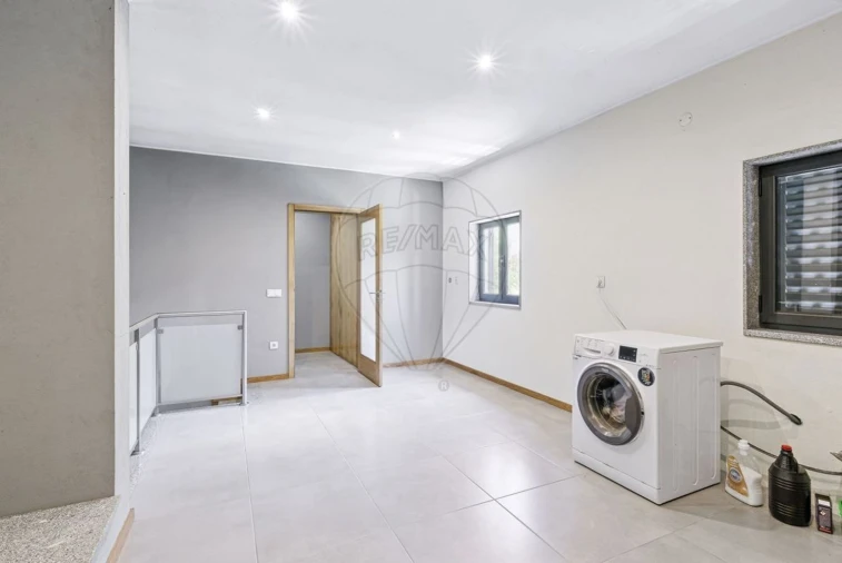 Moradia T2 para Venda em Selho (São Jorge) Foto 31