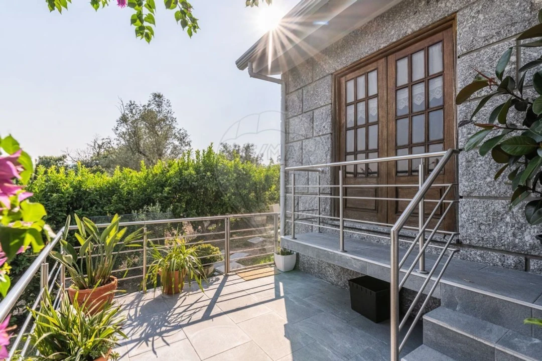 Moradia T3 para Venda em Gonça Foto 33