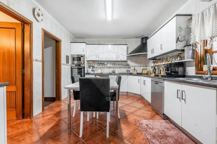 Moradia T3 para Venda em Gonça Foto 13