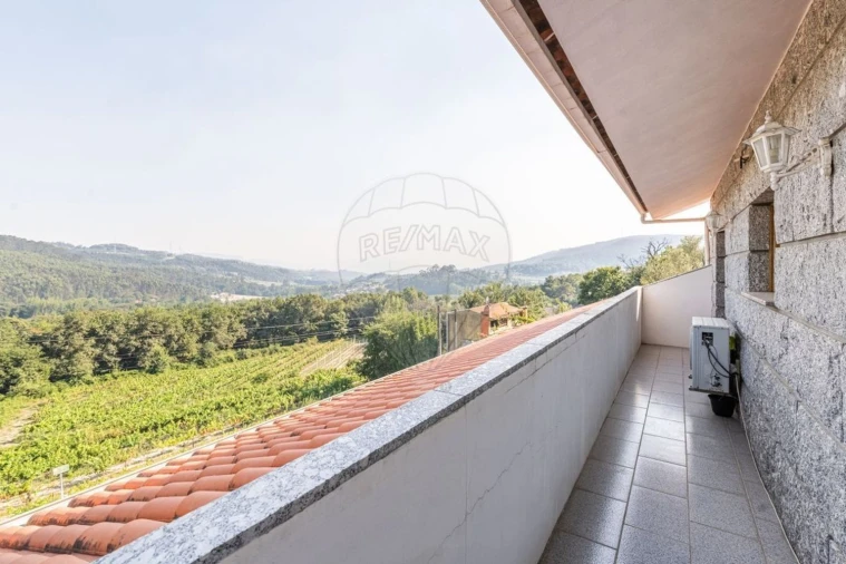 Moradia T3 para Venda em Gonça Foto 25