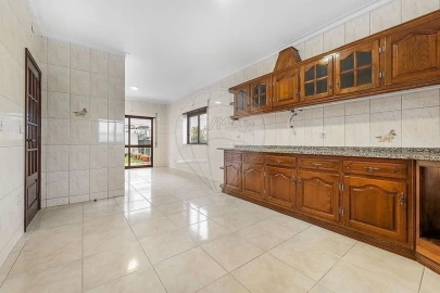 Moradia T4 para Venda em Lomar e Arcos