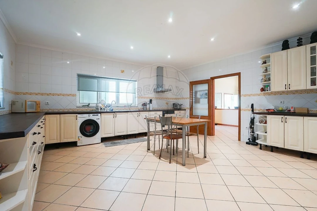 Moradia T4 para Venda em Calvos e Frades Foto 1