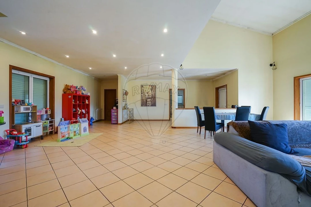 Moradia T4 para Venda em Calvos e Frades Foto 10