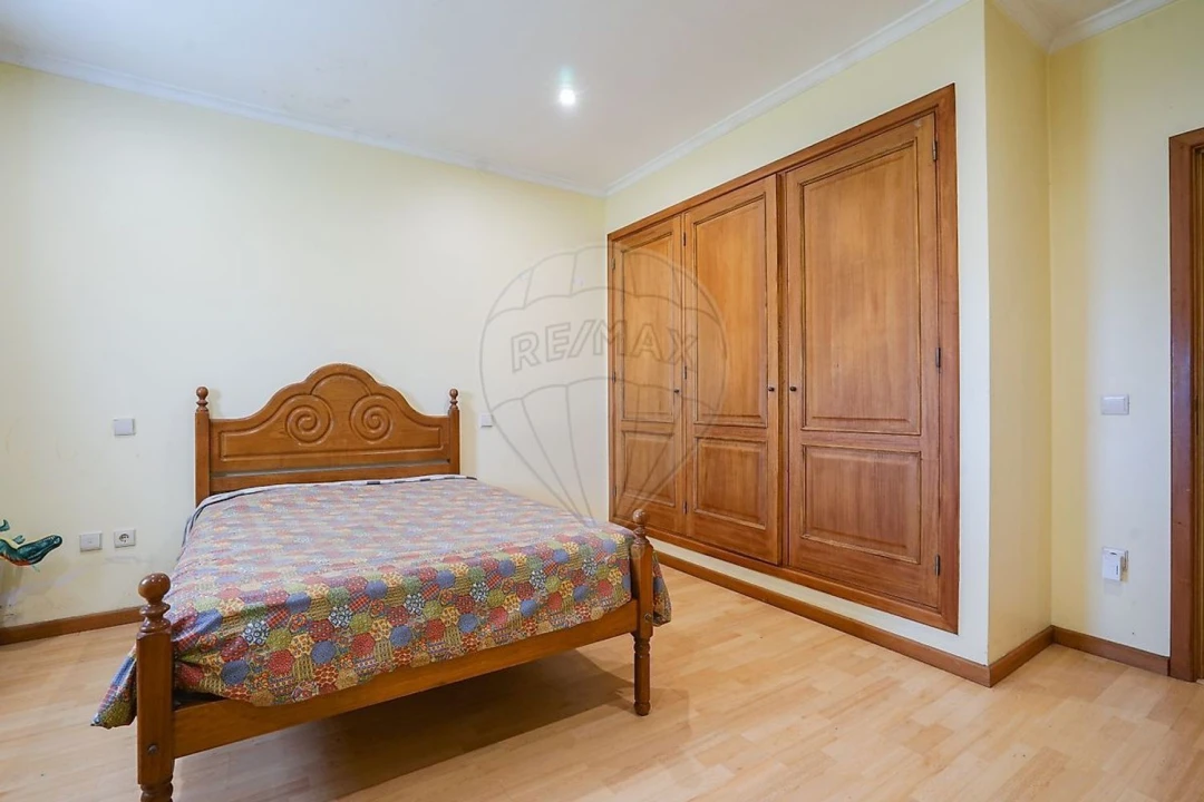 Moradia T4 para Venda em Calvos e Frades Foto 11