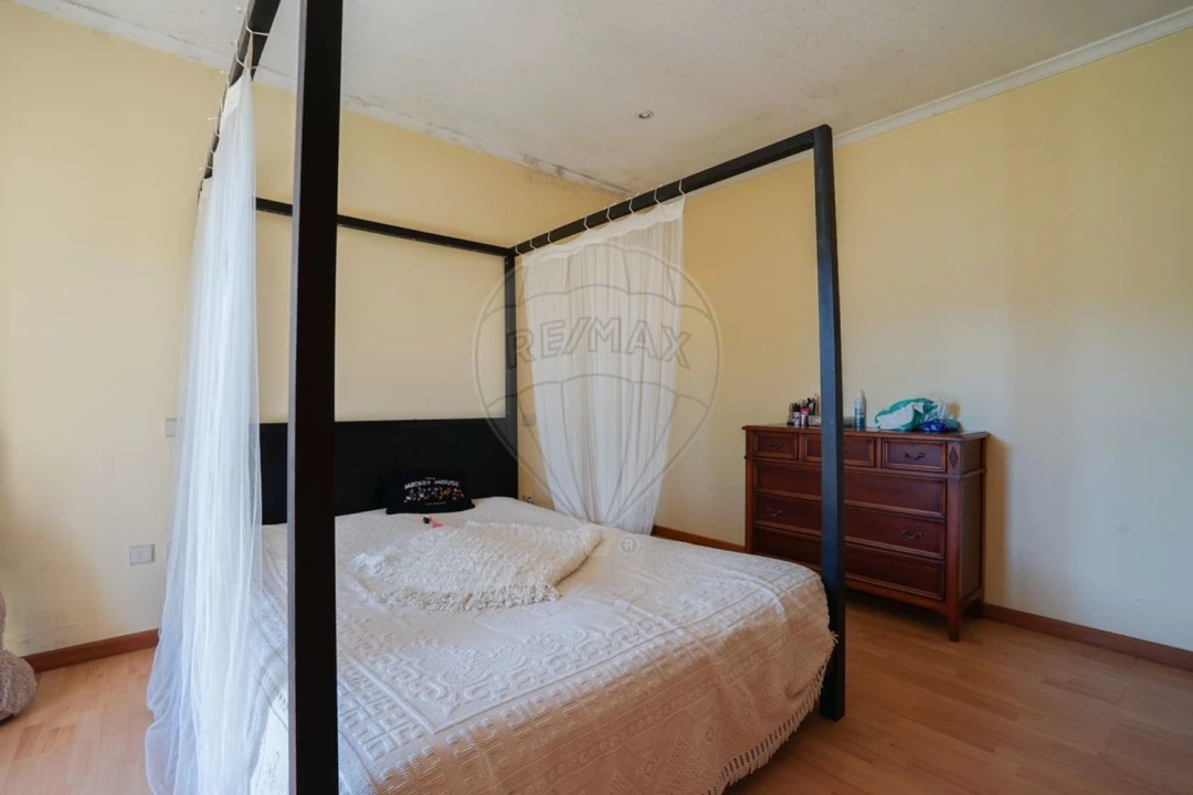 Moradia T4 para Venda em Calvos e Frades Foto 17