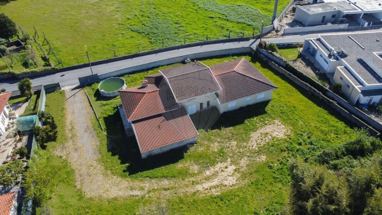 Moradia T4 para Venda em Calvos e Frades Foto 21