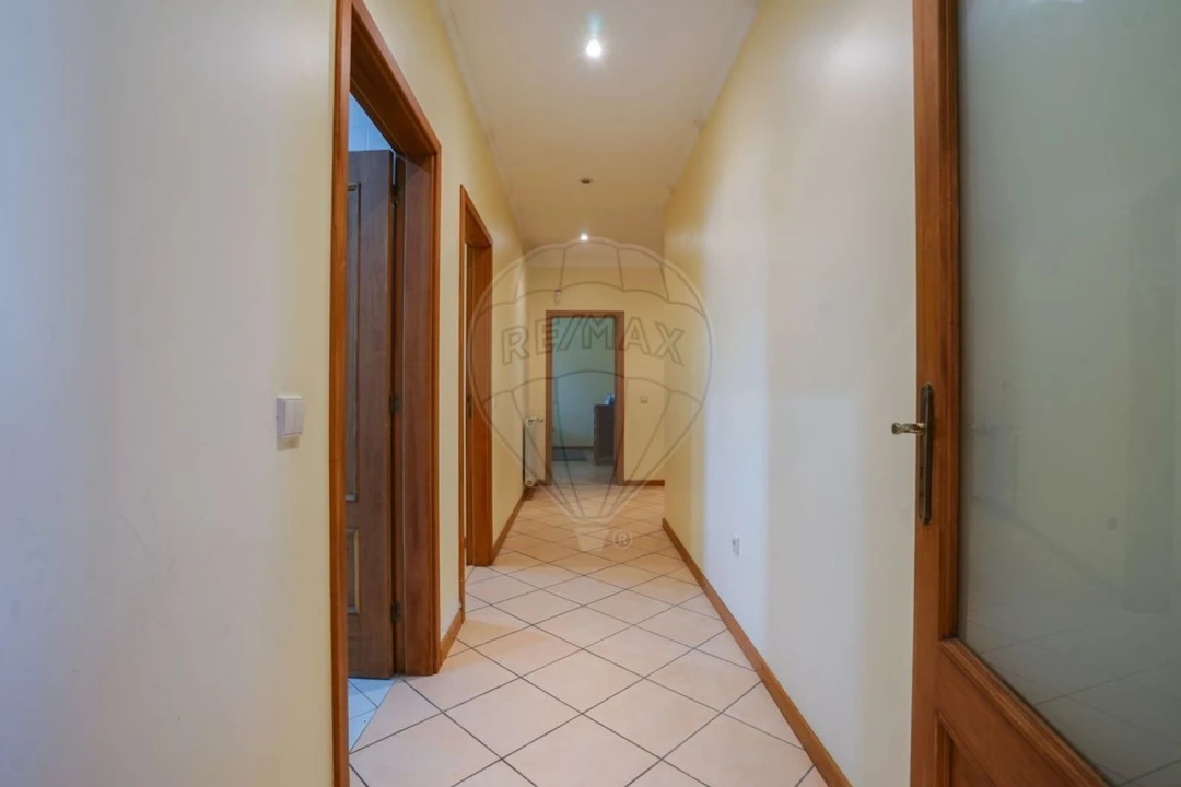 Moradia T4 para Venda em Calvos e Frades Foto 4