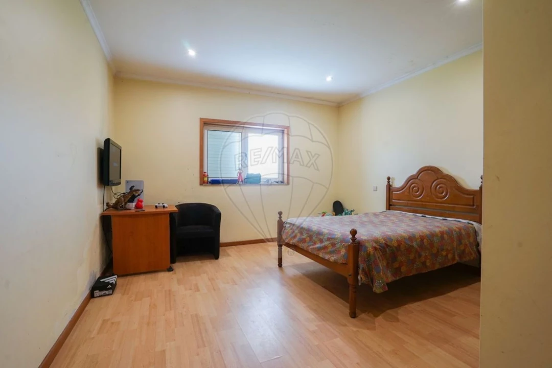 Moradia T4 para Venda em Calvos e Frades Foto 5