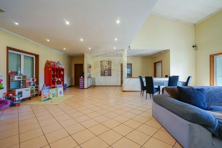 Moradia T4 para Venda em Calvos e Frades Foto 10