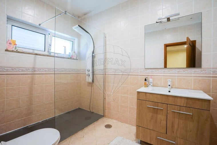 Moradia T4 para Venda em Calvos e Frades Foto 12